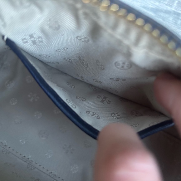 Tory Burch Kerrington Cosmetic Case - Picture 9 of 17